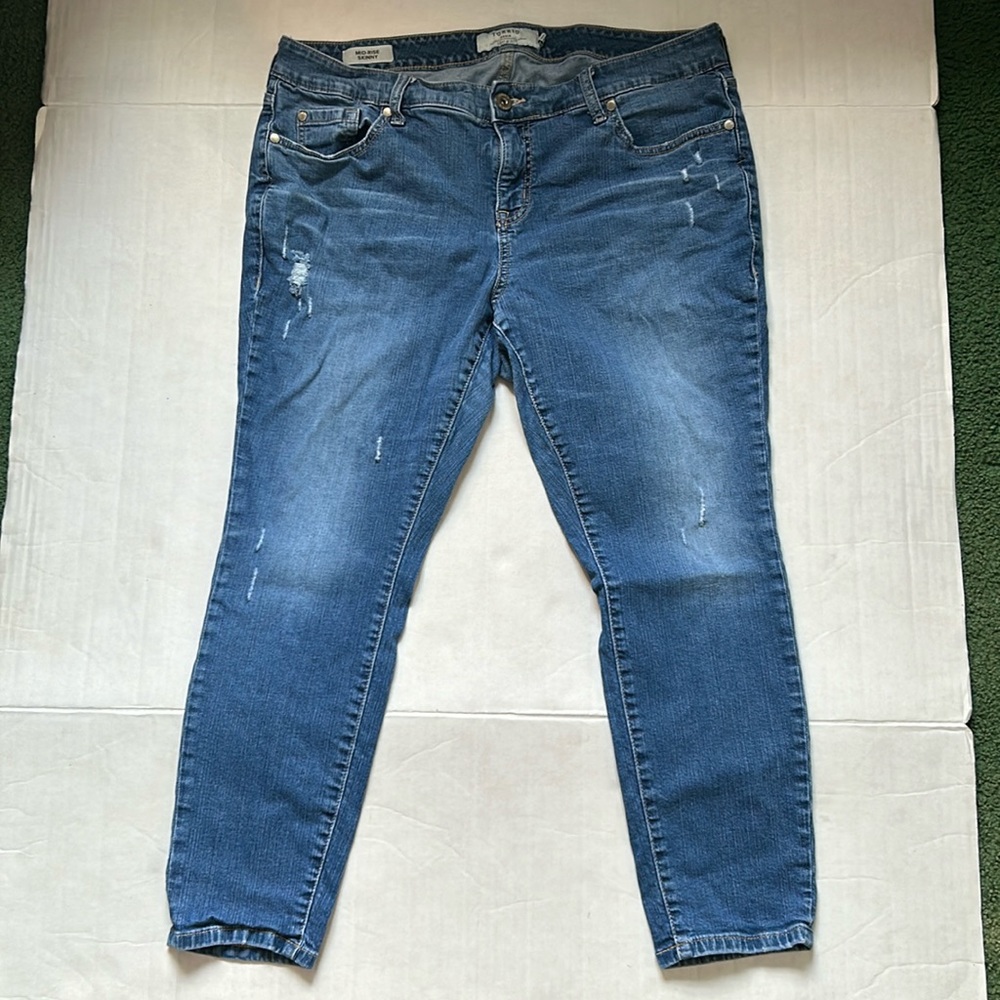 Torrid distressed mid rise skinny jeans size 16 short